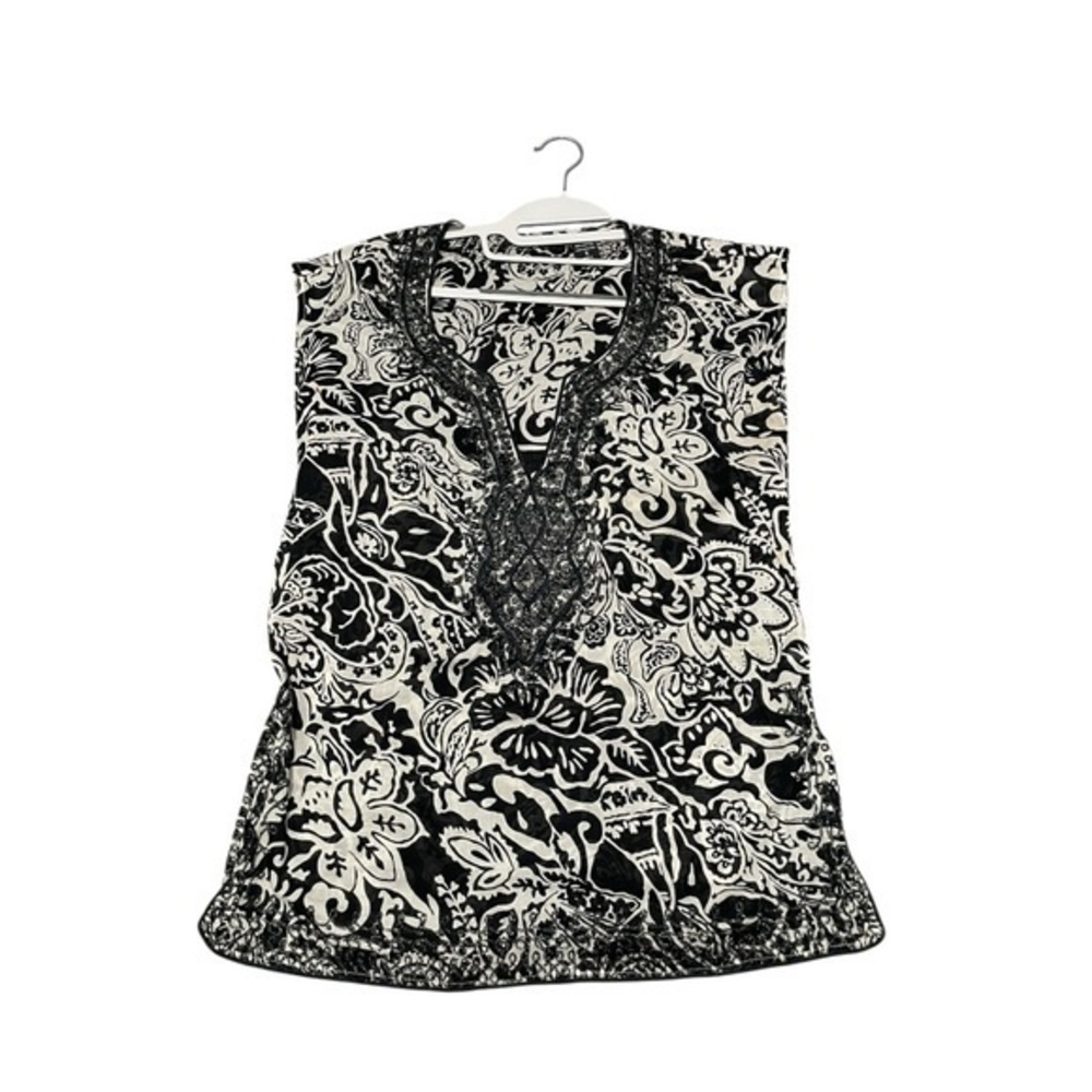 New York & Company Black and White Graphic Blouse